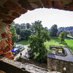 Zamek w Pęzinie - tajemnice historii i atrakcje do odkrycia