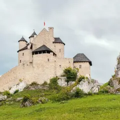 Zamek w Bobolicach - historia, tajemnice i atrakcje turystyczne