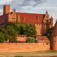 Zamki średniowiecza w Polsce: Tajemnice, historia i atrakcje turystyczne