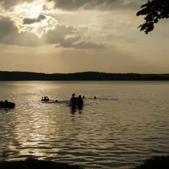 Jezioro Trzechowskie: Idealne miejsce na relaks i przygodę w naturze