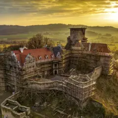 Zamek Niesytno w Płoninie - historia, tajemnice i aktualny stan