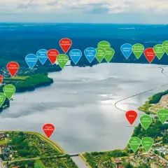 Widok na Zalew Rybnicki z zaznaczonymi atrakcjami: plaże, restauracje, sporty wodne, trasy rowerowe i miejsca do wędkowania.