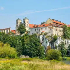 Zamki w stylu romańskim w Polsce: ich tajemnice i historia