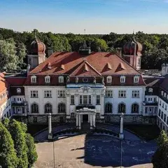 Dworek Myśliwski w Brynku: Historia, usługi i przyszłość obiektu