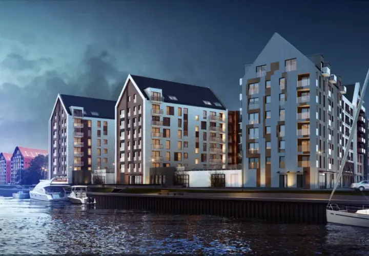 Nowoczesne apartamentowce nad wodą w Gdańsku, przy ulicy Chmielnej. Widok z rzeki na budynki i zacumowane jachty.