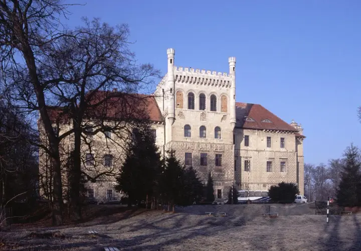 Zamek w Książu Wielkim: Fascynująca historia i tajemnice architektury