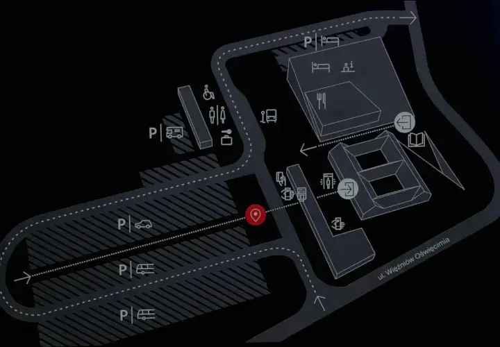 Mapa terenu Muzeum Auschwitz-Birkenau. Wskazuje parkingi, budynki i drogę dojazdową.