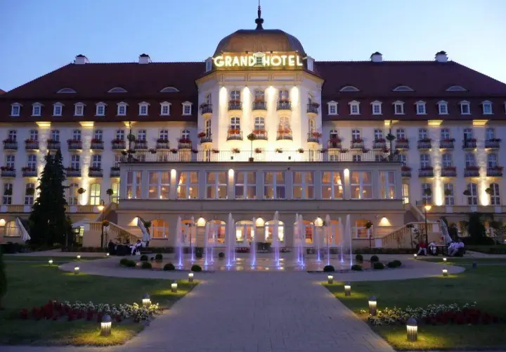 Hotel Marmur gdzie jest? Odkryj jego fikcyjną lokalizację w Sopocie