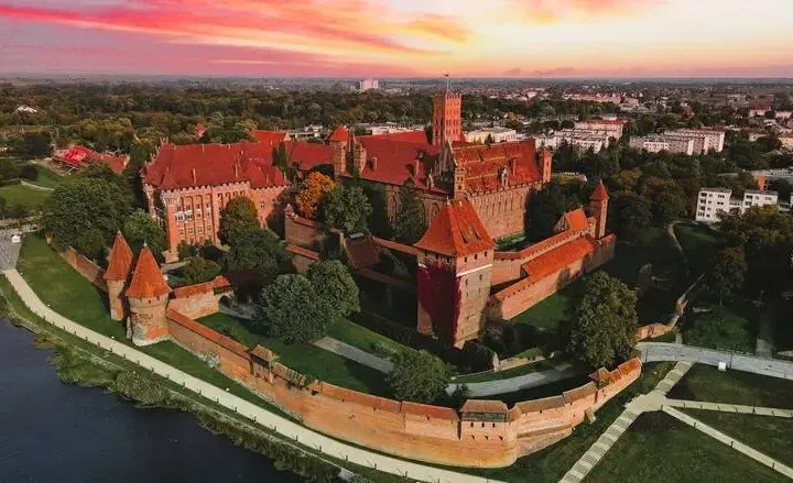 Zamek w Malborku opis dla dzieci - fascynująca przygoda w historii