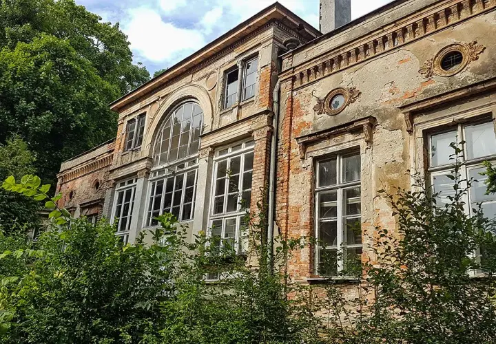 Dworek Zakoniczyn: historia, architektura i plany rewitalizacji