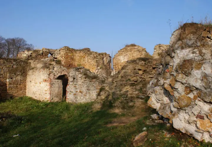 Zamek w Inowłodzu: Historia, architektura i tajemnice ruin