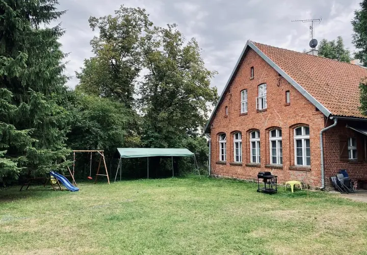 Mazurski dworek przy jeziorze – idealne miejsce na relaks i przygodę