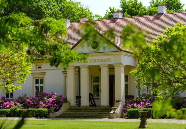 Dworek w Gałkach: historia, renowacja i kultura w jednym miejscu