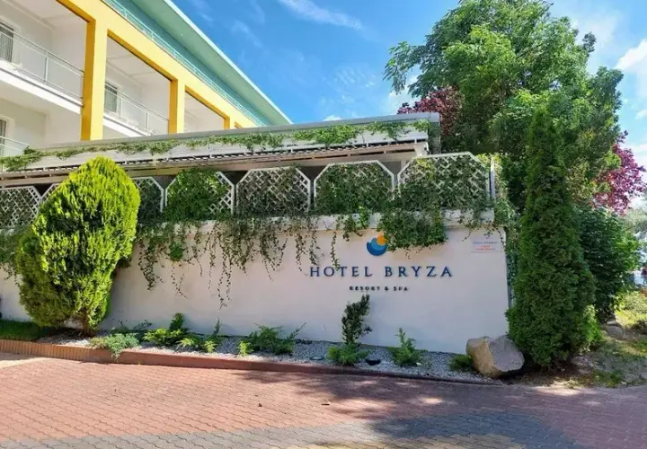 Ile lat ma hotel Bryza? Poznaj historię i rozwój tego miejsca