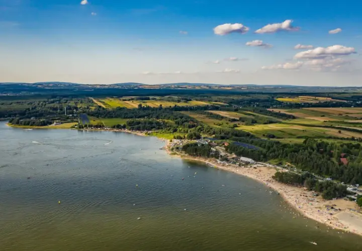 Jezioro Hańcza Kieleckie - idealne miejsce na relaks i wodne przygody