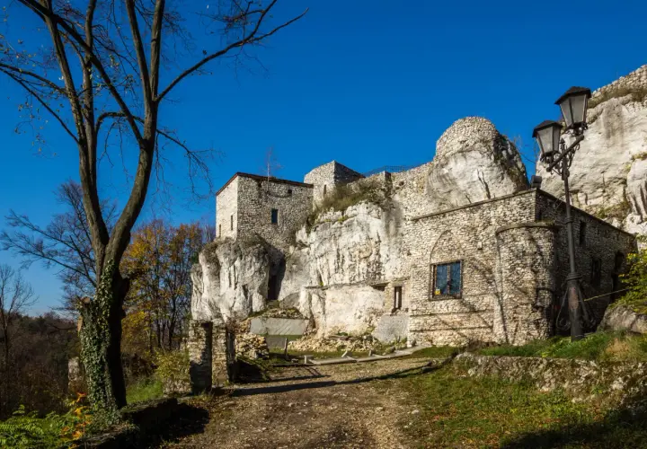 Zamek w Morsku: Fascynująca historia i tajemnice średniowiecznej warowni