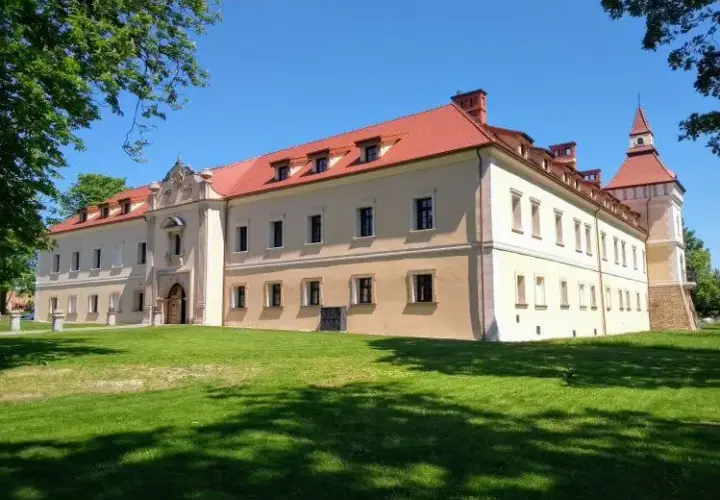 Zamek w Starych Tarnowicach: Fascynująca historia i tajemnice muzeum