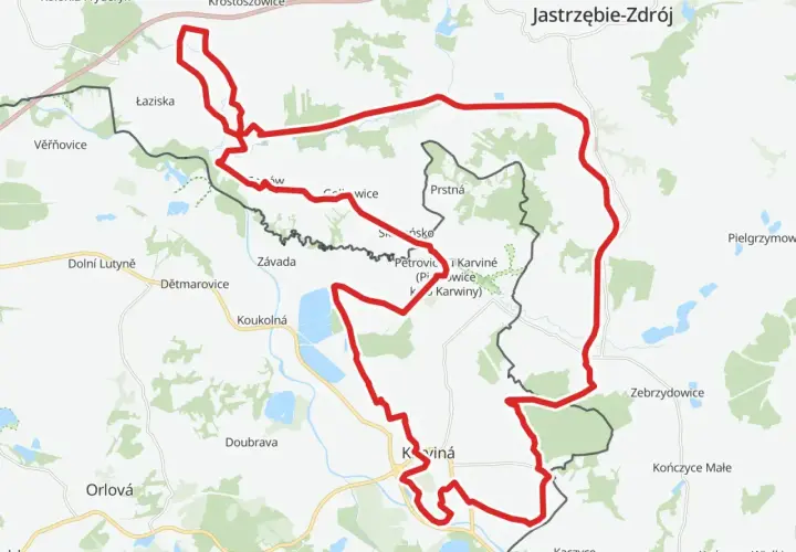 Mapa z zaznaczonym na czerwono żelaznym szlakiem rowerowym, biegnącym przez tereny Czech i Polski, w okolicach Karwiny i Jastrzębia-Zdroju.
