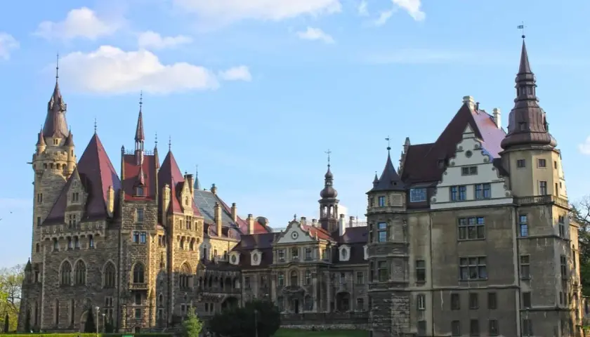 Zamki i pałace w Polsce, które musisz zobaczyć - ukryte skarby historii