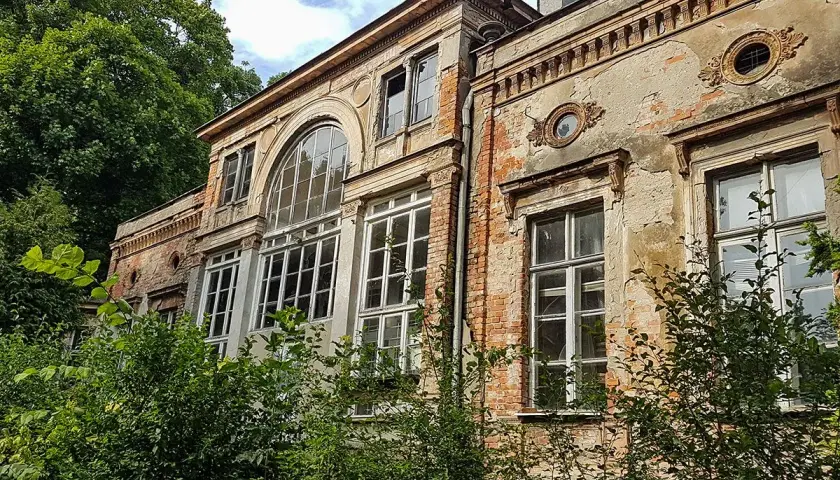 Dworek Zakoniczyn: historia, architektura i plany rewitalizacji