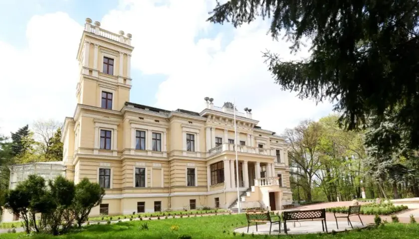 Nocleg w zamku Wielkopolska – unikalne doświadczenia w historii i luksusie