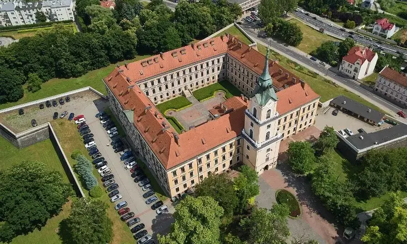 Zamek Lubomirskich w Rzeszowie zwiedzanie: godziny, bilety i ciekawostki