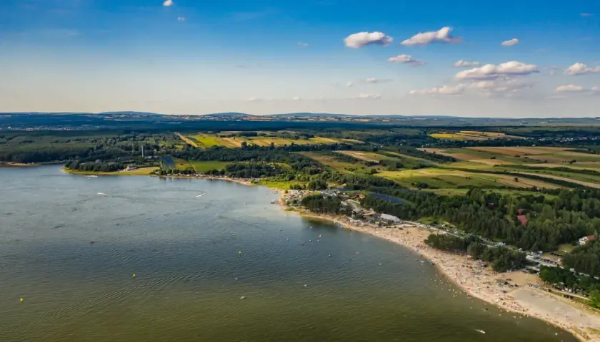 Jezioro Hańcza Kieleckie - idealne miejsce na relaks i wodne przygody