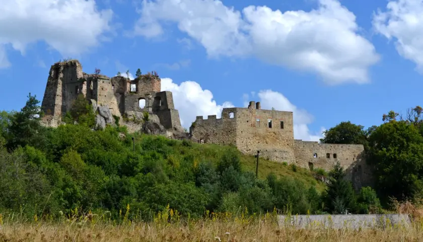 Zamek Kamieniec w Odrzykoniu: Historia, tajemnice i atrakcje turystyczne
