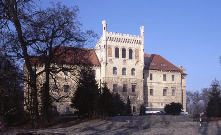 Zamek w Książu Wielkim: Fascynująca historia i tajemnice architektury