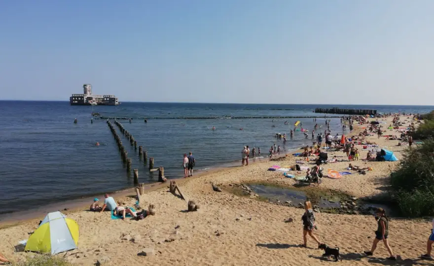 Babie Doły Gdynia - Torpedownia, klify i plaża z charakterem