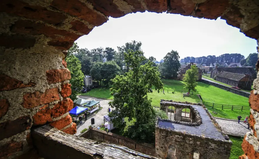 Zamek w Pęzinie - tajemnice historii i atrakcje do odkrycia