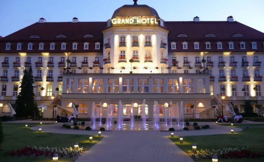 Hotel Marmur gdzie jest? Odkryj jego fikcyjną lokalizację w Sopocie