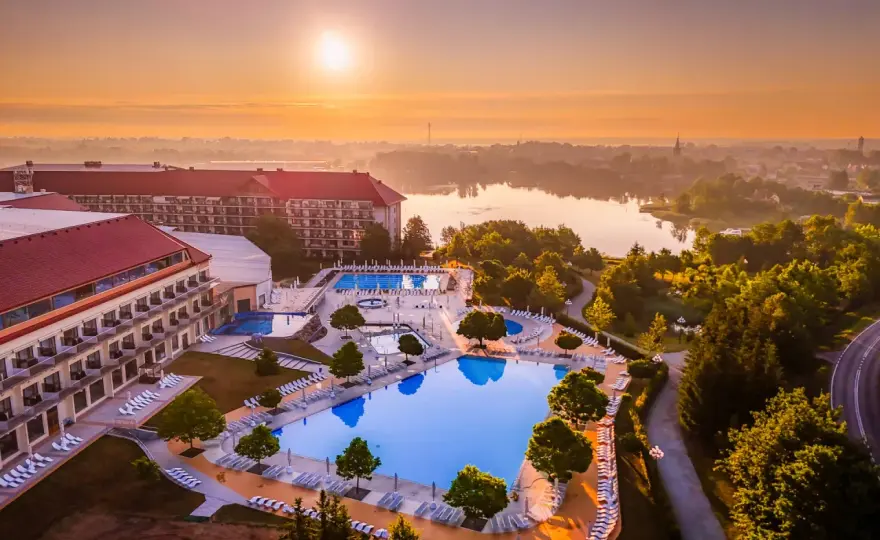 Mikołajki: Hotel Gołębiewski - Czy warto wybrać ten resort?
