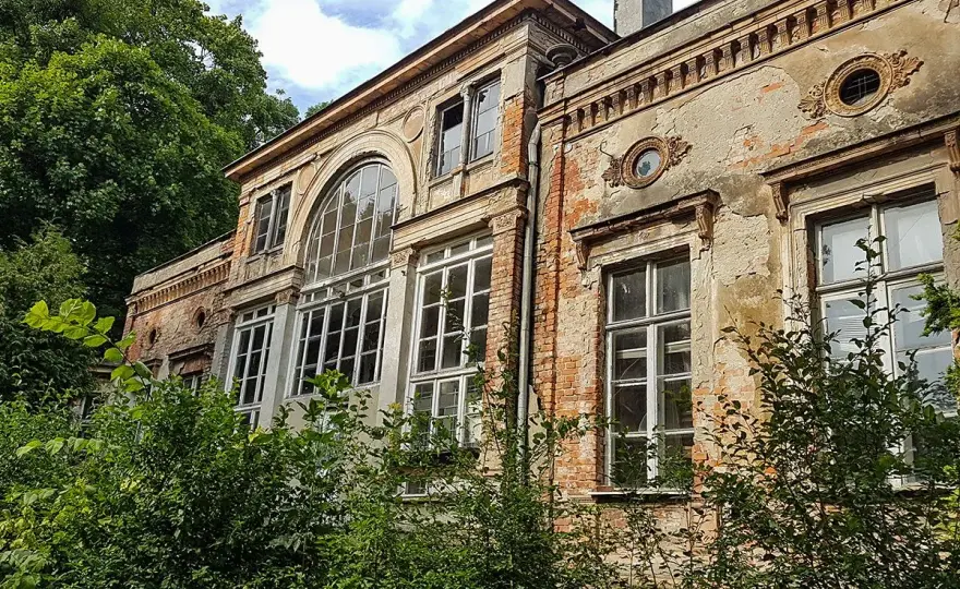 Dworek Zakoniczyn: historia, architektura i plany rewitalizacji