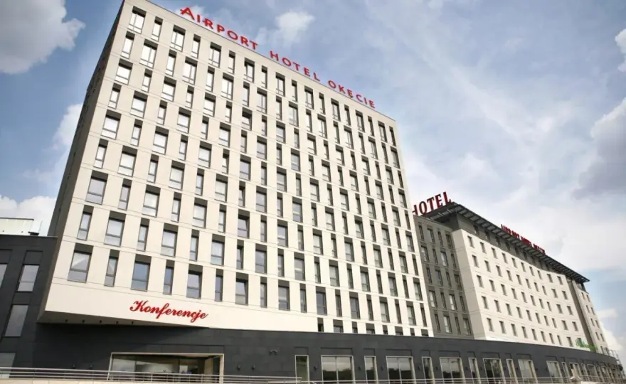 Jak dojechać do hotelu Airport Okęcie – proste opcje transportu