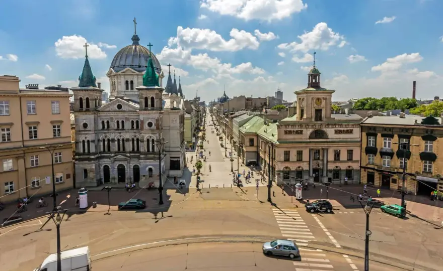 Plac Wolności w Łodzi - Dlaczego warto tu zacząć zwiedzanie?