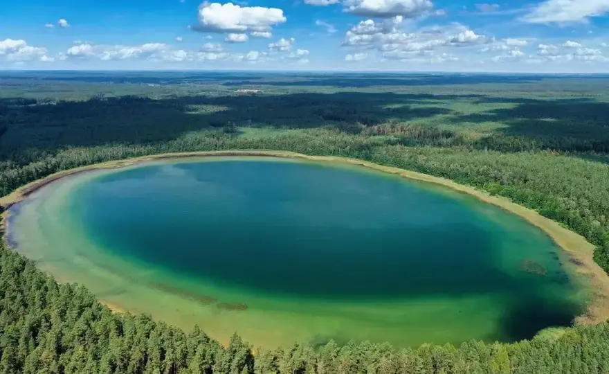 Najczystsze jezioro w Polsce? Płaskie prowadzi, ale to nie wszystko