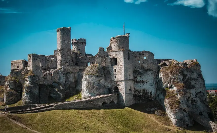 Zamek w Lesku - Poznaj historię Kmitów i zaplanuj mądre zwiedzanie
