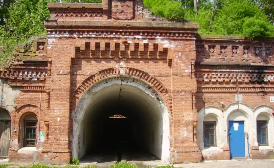 Twierdza Osowiec - Jak zwiedzić legendarny fort i bagna Biebrzy?