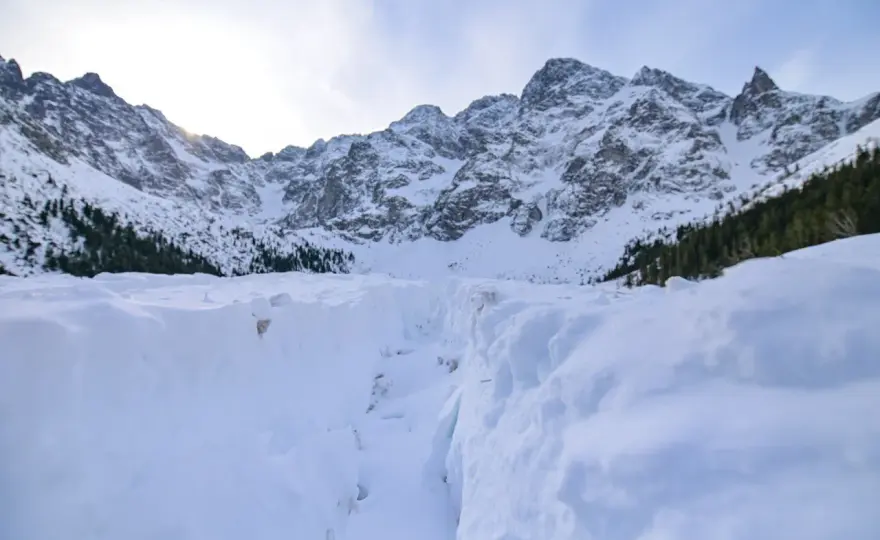 Morskie Oko zimą - lawina, ryzyko i przygotowanie