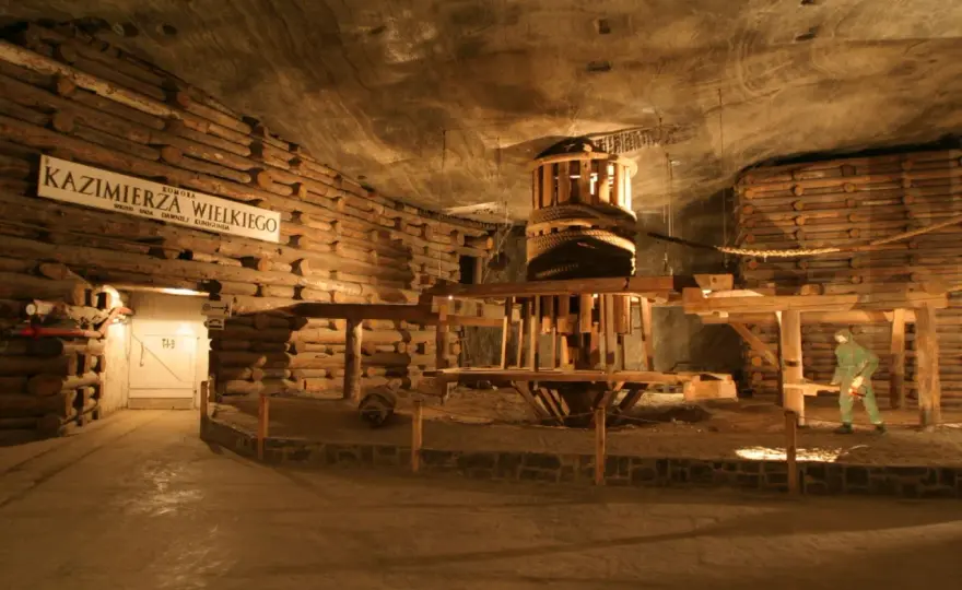 Wieliczka cena biletu 2026 - Ile kosztuje wejście i jak wybrać trasę?