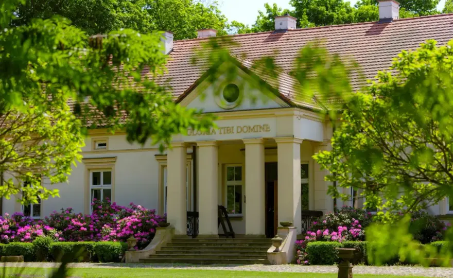 Dworek w Gałkach: historia, renowacja i kultura w jednym miejscu
