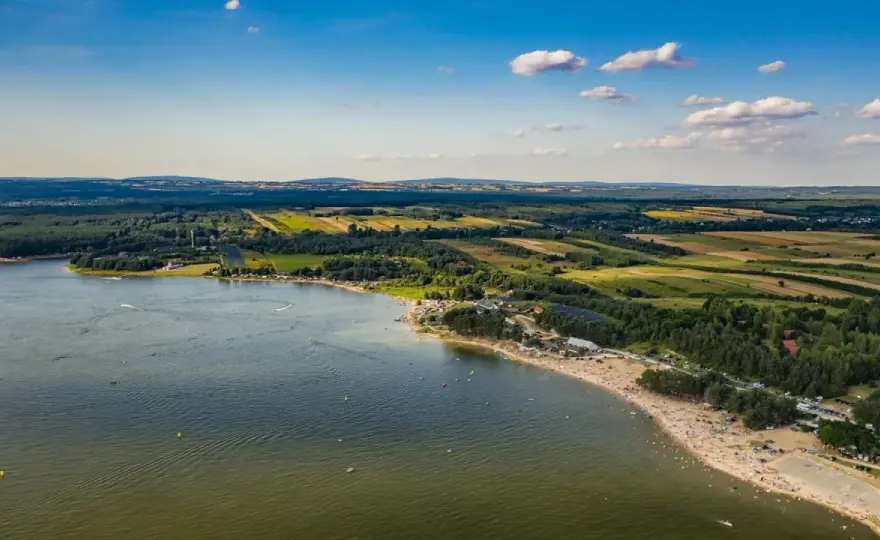 Jezioro Hańcza Kieleckie - idealne miejsce na relaks i wodne przygody