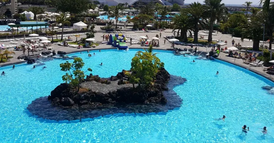 Jak iść na basen w hotelu? Poznaj zasady i uniknij błędów