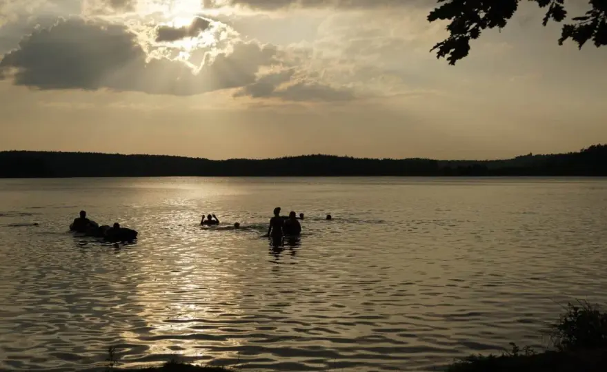 Jezioro Trzechowskie: Idealne miejsce na relaks i przygodę w naturze