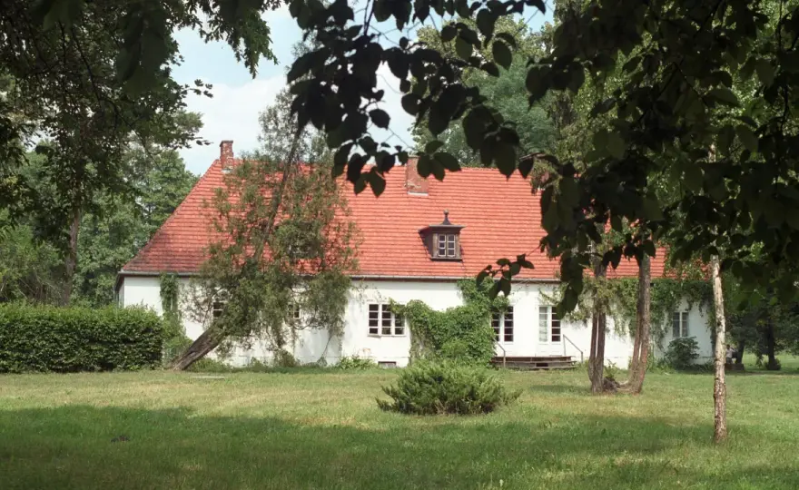 Złotopolice dworek: prawdziwa historia i luksusowy hotel w Many