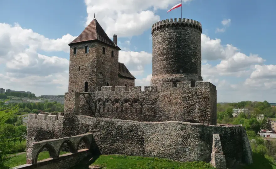 Zamek w Będzinie: Fascynująca historia i tajemnice średniowiecznej warowni