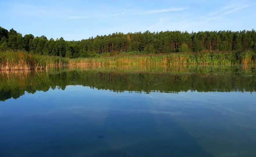 Jezioro Łańskie: Tajemnice, atrakcje i historia, które musisz poznać