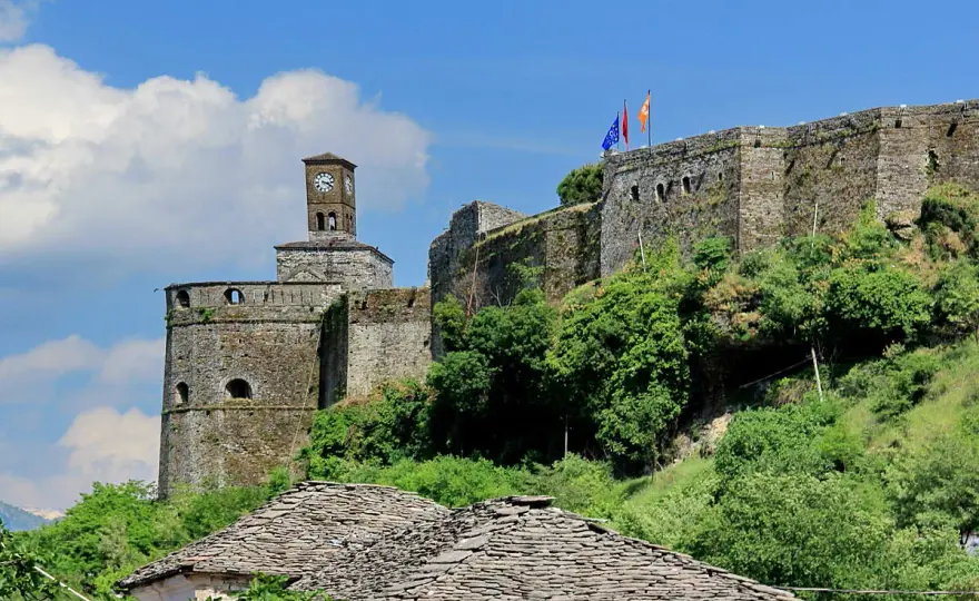 Zamek w Gjirokastrze: Fascynująca historia i atrakcje turystyczne