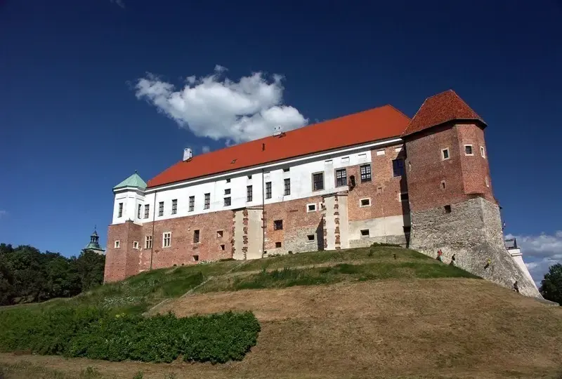 Zamek w Sandomierzu: Historia, architektura i tajemnice, które musisz poznać
